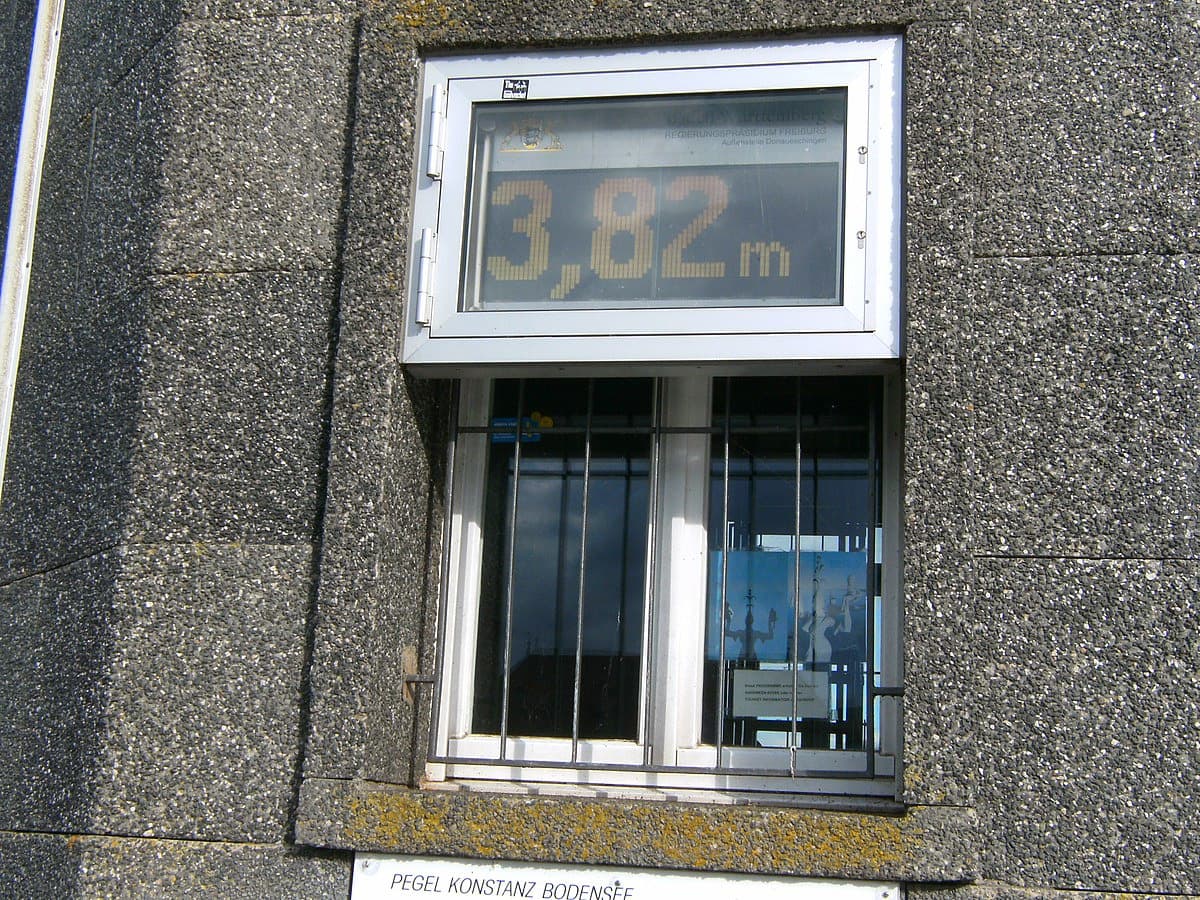 Digitale Pegelanzeige am Pegelhaus Konstanz